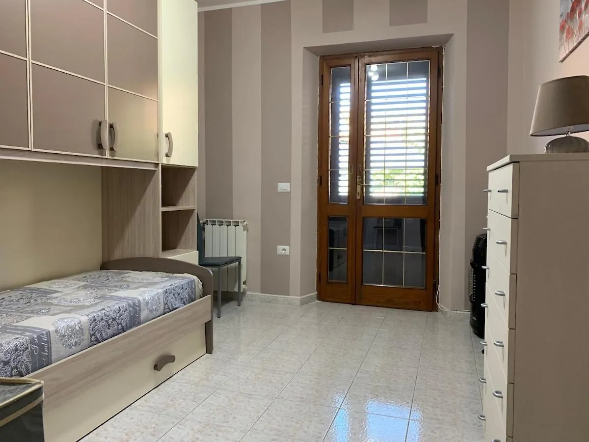 Scarlett 22 - Intero Appartamento, Centro Citta, Free Wifi Carbonia 0*,  Italy